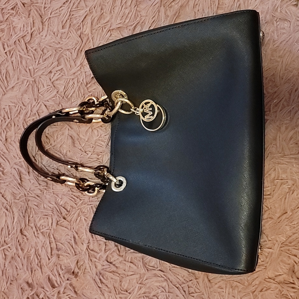 Like new Michael Kors handbag.
